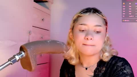 scarlet_gold online show from April 1, 1:06 am