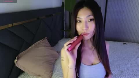 scarlet_ice online show from May 19, 4:52 am