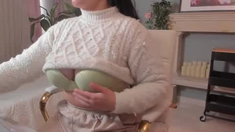 Snapshot of scarlet_miller_1 chatting on November 24, 12:27 pm Celeste online show from November 24, 12:27 pm