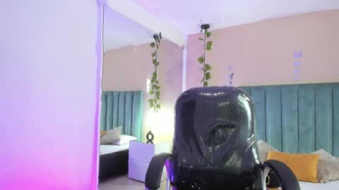 Scarlet online show from April 13, 10:15 pm