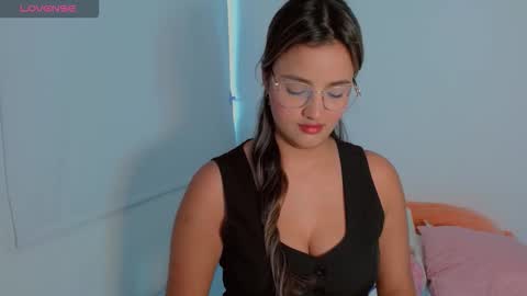 Snapshot of scarlet_rose__ chatting on November 11, 7:47 pm Scarlet online show from November 11, 7:47 pm