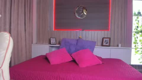 Scarlet  online show from April 12, 3:33 am