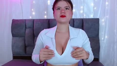 Snapshot of scarlet_sexy12 chatting on April 22, 3:57 pm scarlet_sexy12 online show from April 22, 3:57 pm