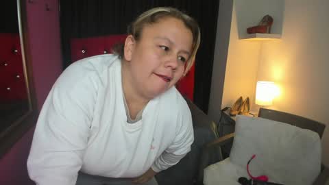 ScarletBigTitties online show from April 2, 11:52 am