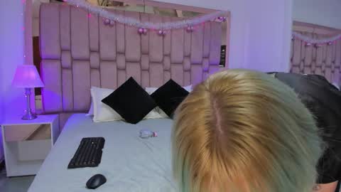 Scarlet online show from December 13, 8:04 pm