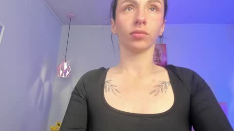 Scarlet  online show from May 25, 8:42 am