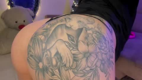 Scarleth... but not Scarleth Johansson. online show from December 12, 12:05 am