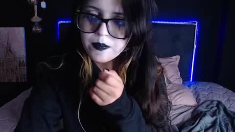 Snapshot of scarleth_shadow chatting on March 3, 5:42 am SCARLETH online show from March 3, 5:42 am