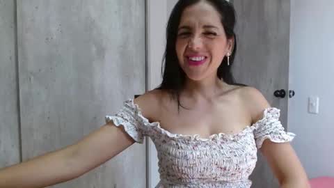 Snapshot of scarleth_xue chatting on December 17, 5:36 pm Scarleth online show from December 17, 5:36 pm