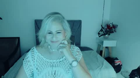 Snapshot of scarlethoot_ chatting on June 1, 5:47 pm S C A R L E T online show from June 1, 5:47 pm