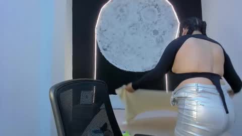 Snapshot of scarletmoon1_ chatting on October 17, 8:33 pm Scarlet online show from October 17, 8:33 pm