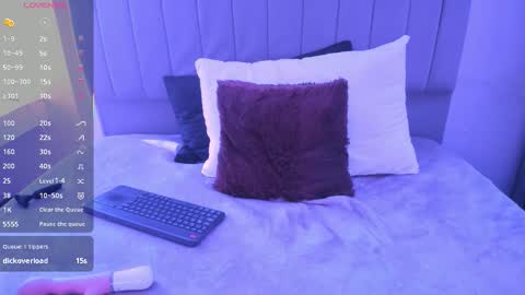 Snapshot of scarlett21__ chatting on December 14, 7:58 am Scarlett online show from December 14, 7:58 am