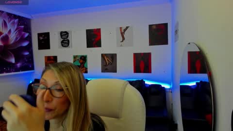 Snapshot of scarlett_079 chatting on February 25, 11:42 am Scarlett online show from February 25, 11:42 am