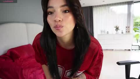 juli online show from October 8, 7:00 pm