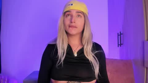 SCARLETT COLLINS online show from November 27, 5:31 am