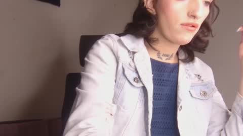 Snapshot of scarlett_crastrawberry chatting on December 14, 8:46 pm scarlet online show from December 14, 8:46 pm