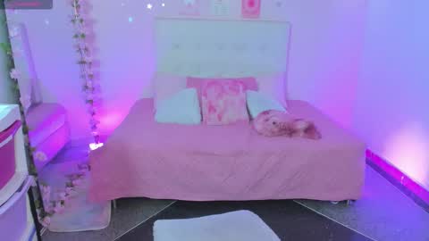 Scarlett  online show from December 18, 12:00 pm