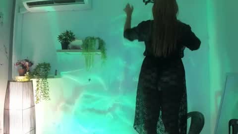 Snapshot of scarlett_enjoy1 chatting on October 4, 3:32 pm scarlett_enjoy1 online show from October 4, 3:32 pm