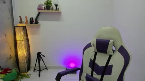 Snapshot of scarlett_enjoy1 chatting on November 2, 1:35 pm scarlett_enjoy1 online show from November 2, 1:35 pm