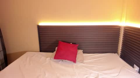 Snapshot of scarlett_enjoy1 chatting on December 13, 7:53 pm scarlett_enjoy1 online show from December 13, 7:53 pm