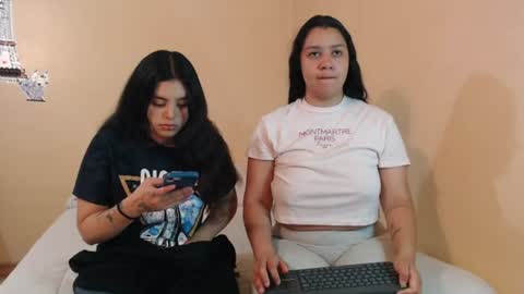 Scarlett and Jazmin online show from July 10, 9:01 am