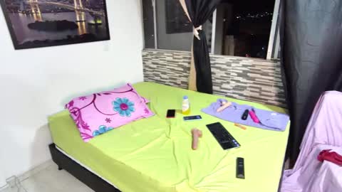 Snapshot of scarlett_evanz_ chatting on December 18, 3:37 am Scarlett Evans online show from December 18, 3:37 am
