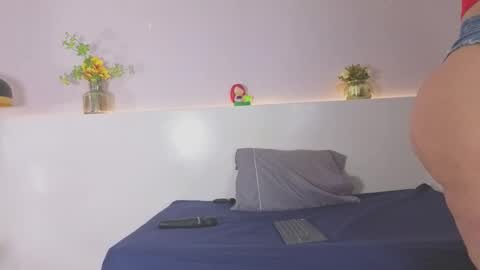 Snapshot of scarlett_grey_1 chatting on December 22, 9:17 am Scarlett online show from December 22, 9:17 am