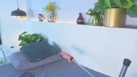 Snapshot of scarlett_grey_1 chatting on February 15, 7:51 am Scarlett online show from February 15, 7:51 am