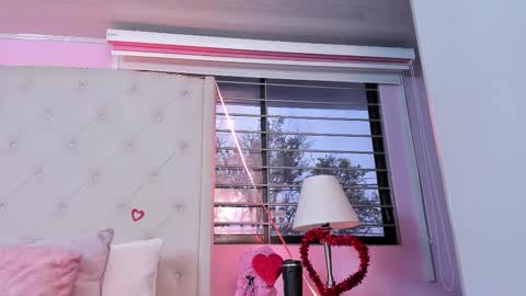 Snapshot of scarlett_leblanc_ chatting on February 12, 12:11 pm scarlett_leblanc_ online show from February 12, 12:11 pm