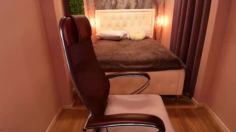 Snapshot of scarlett_mai chatting on February 14, 3:15 pm Scarlett online show from February 14, 3:15 pm