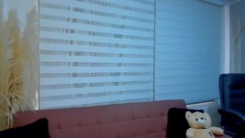 scarlett_raven_ online show from March 2, 8:37 pm