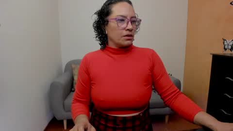 Snapshot of scarlett_sax chatting on June 17, 11:16 pm Scarlett sax online show from June 17, 11:16 pm