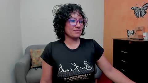 Snapshot of scarlett_sax chatting on June 24, 8:41 pm Scarlett sax online show from June 24, 8:41 pm
