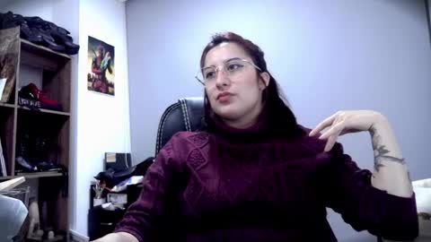 Snapshot of scarlett_sen chatting on May 22, 3:06 pm Mistress Scarlett online show from May 22, 3:06 pm
