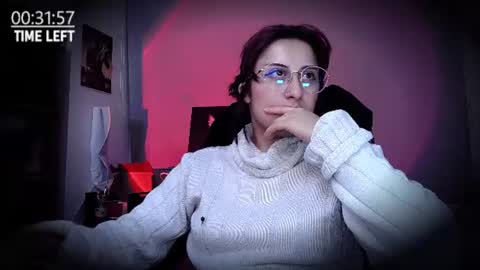 Snapshot of scarlett_sen chatting on June 25, 4:33 pm Mistress Scarlett online show from June 25, 4:33 pm