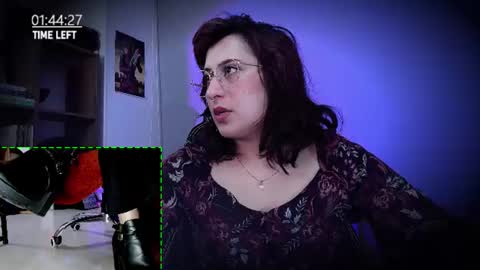 Snapshot of scarlett_sen chatting on July 18, 2:43 pm Mistress Scarlett online show from July 18, 2:43 pm