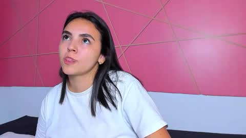 Snapshot of scarlett_skinny02 chatting on December 19, 8:10 am Isabella online show from December 19, 8:10 am