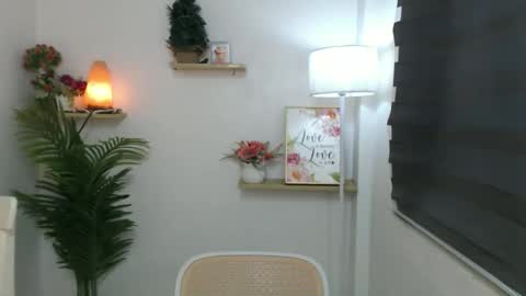 Snapshot of scarlett_sofia69 chatting on October 4, 4:54 am online show from October 4, 4:54 am