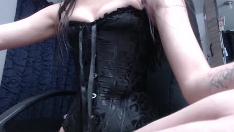 Snapshot of scarlett_vonrose chatting on November 17, 6:03 pm Scarlett Von Rose online show from November 17, 6:03 pm