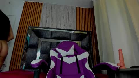 Snapshot of scarlett_zin chatting on February 20, 6:30 pm Scarlett zin follow me online show from February 20, 6:30 pm