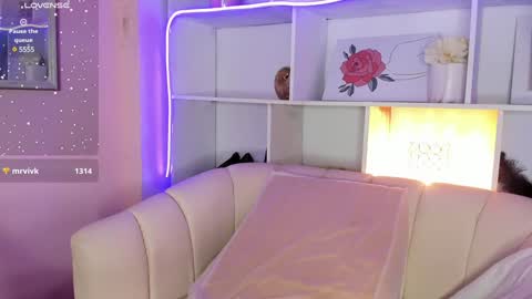 Snapshot of scarletta1215 chatting on December 7, 1:40 pm Daniela Camacho online show from December 7, 1:40 pm