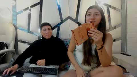 Snapshot of scarlettandlucas chatting on February 19, 12:45 pm Scarlett and Lucas online show from February 19, 12:45 pm