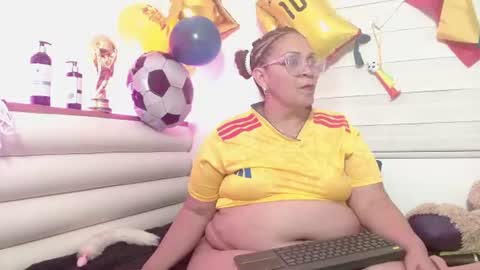 Snapshot of scarlettbooty chatting on June 24, 12:53 am scarlettbooty online show from June 24, 12:53 am