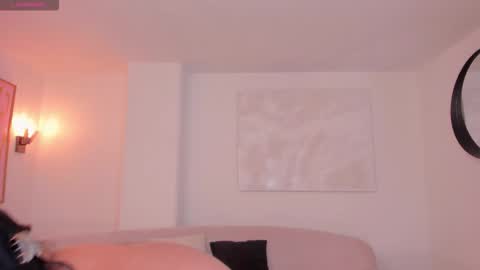 Snapshot of scarlettboss_ chatting on December 3, 10:46 am Scarlett online show from December 3, 10:46 am