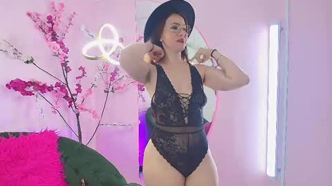 Snapshot of scarlette04 chatting on February 10, 6:42 am SCARLETTE online show from February 10, 6:42 am