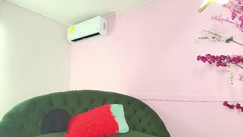 Snapshot of scarlette04 chatting on February 12, 12:58 am SCARLETTE online show from February 12, 12:58 am