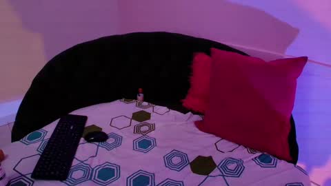 Snapshot of scarlette04 chatting on February 22, 3:23 am SCARLETTE online show from February 22, 3:23 am