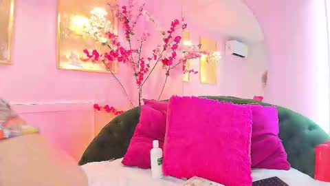 SCARLETTE online show from February 18, 7:43 pm