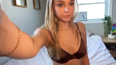Snapshot of scarletterose_504259 chatting on July 2, 1:17 pm Scarlett online show from July 2, 1:17 pm