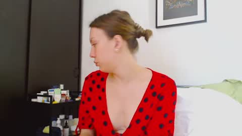 Snapshot of scarlettford chatting on June 18, 1:26 pm Scarlett online show from June 18, 1:26 pm